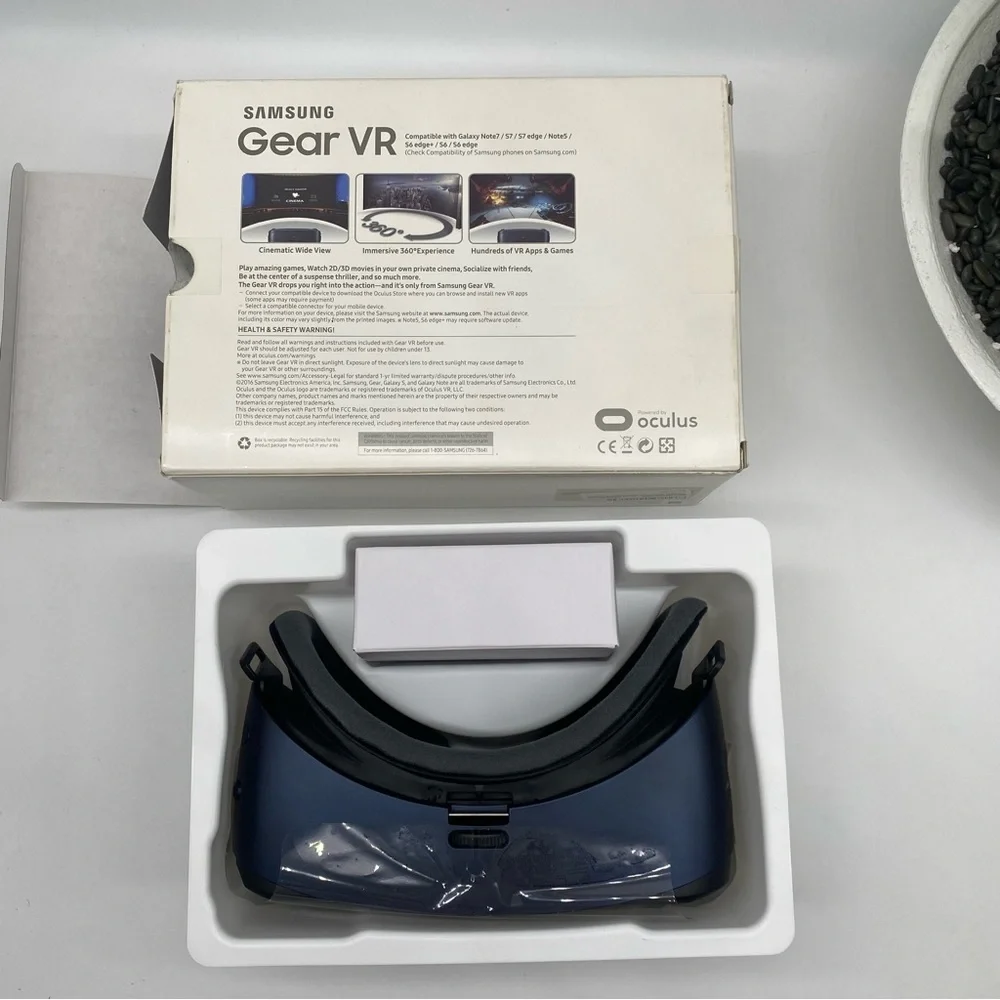 Samsung Gear VR (2016) oculus compatible with- GS7s, Note 5, GS6s discontinued